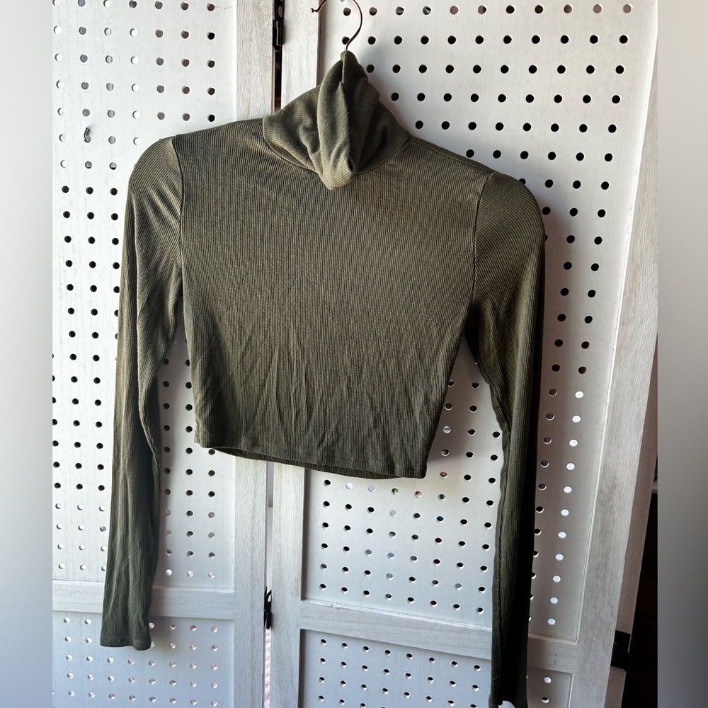 Olive Green Ribbed Turtleneck – Garage Fitted Crop Top